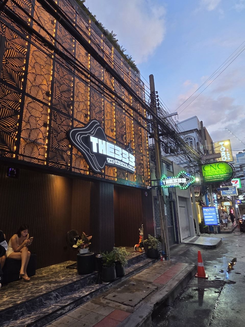 TESS THE333 방콕변마 매니저